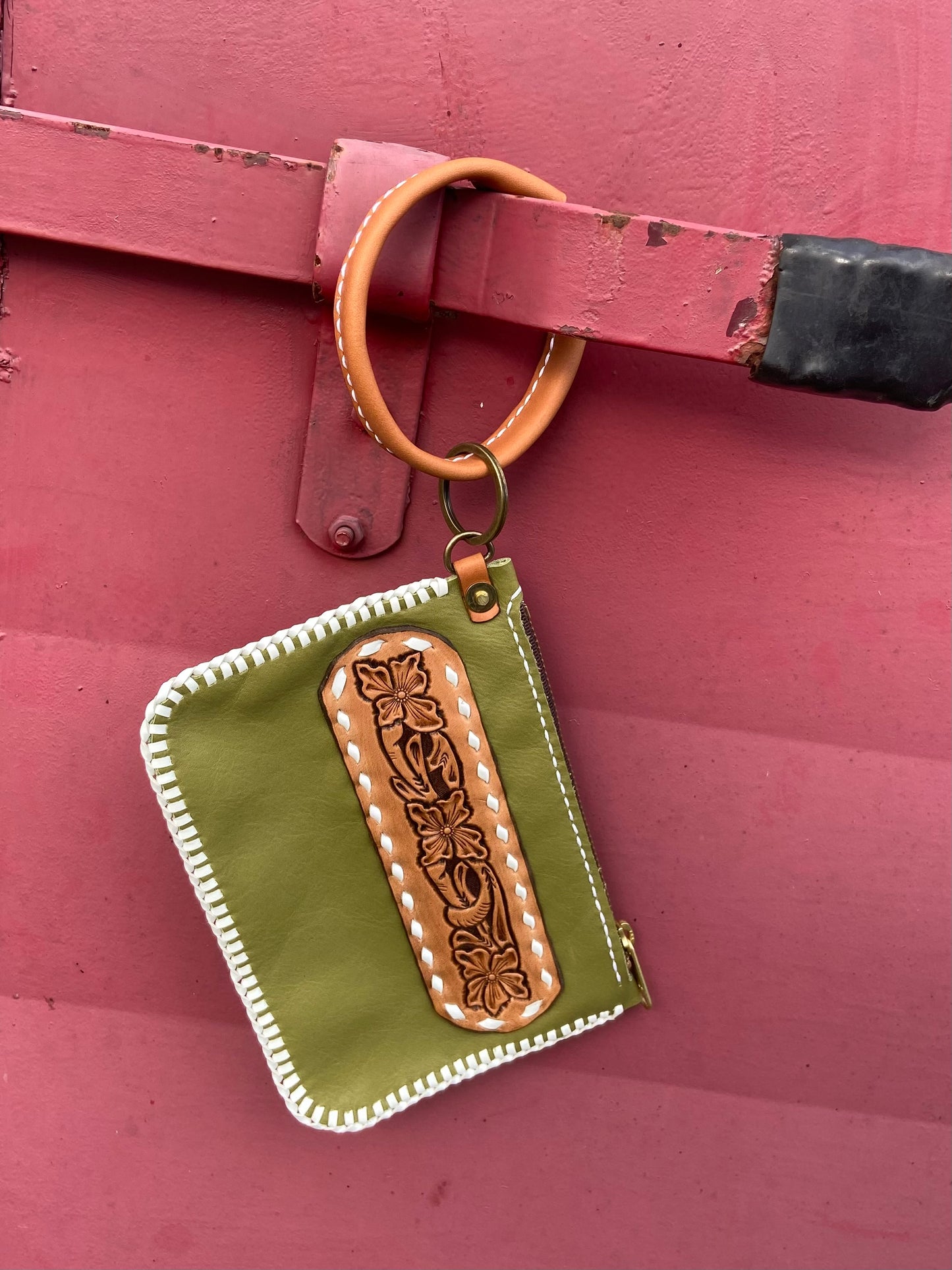 Handy Clutch in Olive